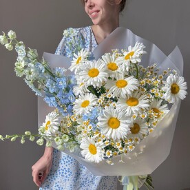 Летний интерьерный букет с ромашками и дельфиниумом. Veresk 933
