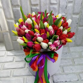 Тюльпаны в шляпной коробке