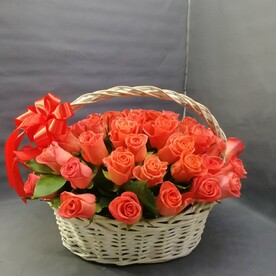 Корзина с розами