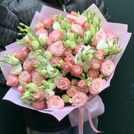 Пионовидная роза и эустома
