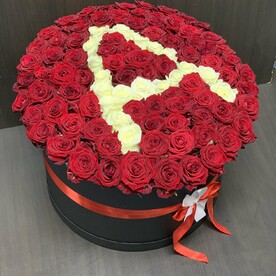 101 роза в коробке