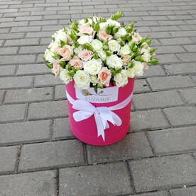 Кустовая роза в коробке