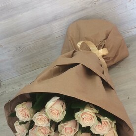 Букет из 29 кремовых роз