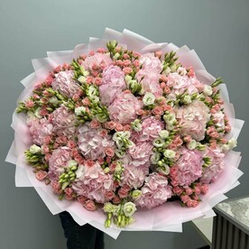Роза кустовая шт, Лизиантус Эустома шт, Гортензия шт, Дизайнерская упаковка шт, шт