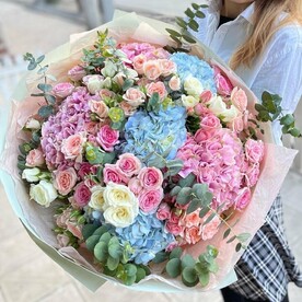 Роза кустовая, Эвкалипт, Гортензия, Дизайнерская упаковка, Корейская бумага