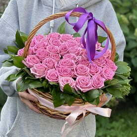 Роза аква, Рускус гипофиллум, Оазис, Пленка матовая, Корзина, Открытка