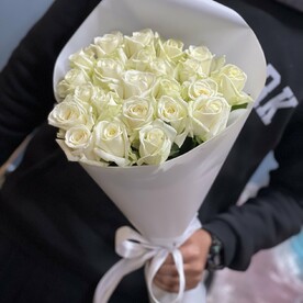 Букетик из белых роз