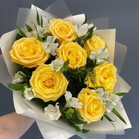 Альстромерия белая шт, Роза шт, Пленка матовая шт, Дизайнерская упаковка шт, шт, Открытка шт