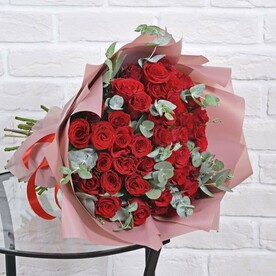 Роза красная, Эвкалипт, Дизайнерская упаковка, Открытка