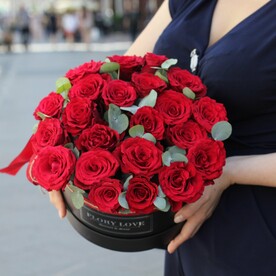 Роза красная, Эвкалипт, Шляпная коробка, Оазис