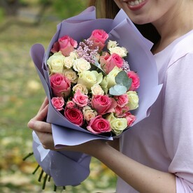 Очарование Флори. Букет белых и розовых розой