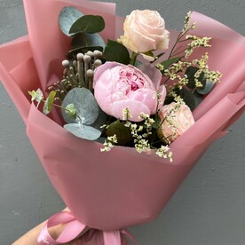 Пион, Бруния, Роза бомбастик, Лимониум, Эвкалипт, Пленка