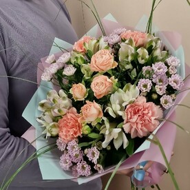 Диантус, Альстромерия, Хризантема сантини, Роза кустовая, Зелень декоративная, Пленка дизайнерская