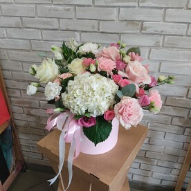 Роза, Альстромерия, Диантус, Роза кустовая, Лизиантус Эустома, Гортензия Гидрангия, Эвкалипт, Коробка, Оазис