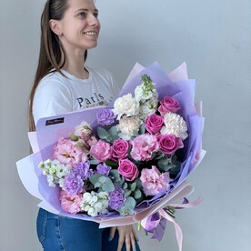 Гвоздика, Роза, Маттиола, Лизиантус Эустома, Дизайнерская упаковка