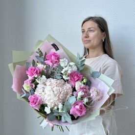 Роза, Эвкалипт, Маттиола, Лизиантус Эустома, Гортензия, Дизайнерская упаковка