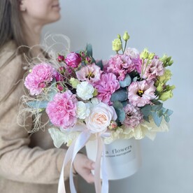 Гвоздика, Эвкалипт, Роза кустовая, Лизиантус Эустома, Гвоздика, Ковыль, Коробка, Оазис