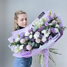 Хризантема момоко, Сирень, Гвоздика кустовая, Эвкалипт, Пистация, Лизиантус Эустома, Маттиола, Упаковка