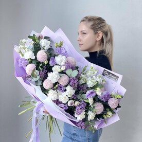 Хризантема момоко, Сирень, Гвоздика, Лизиантус Эустома, Эвкалипт, Пистация, Упаковка