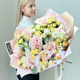 Роза кустовая, Лизиантус Эустома, Роза пинк мондиаль, Эвкалипт, Писташ, Авторская упаковка