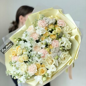 Роза кустовая, Роза одноголовая, Озотамнус, Маттиола, Гвоздика, Лизиантус Эустома, Пистация, Авторская упаковка