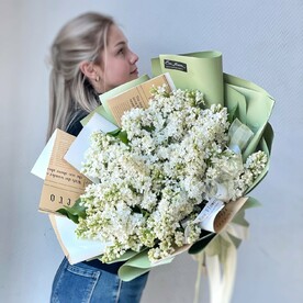 Букет белой сирени