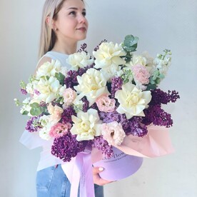Сирень и французские розы в коробке