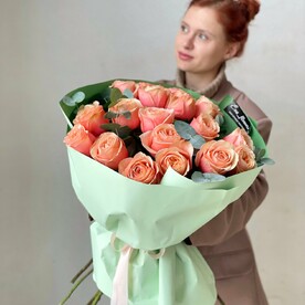 Монобукет рыжих пионовидных роз