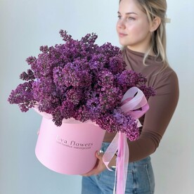 Сирень в коробке букет
