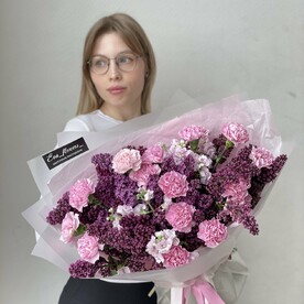 Букет сирень маттиола диантусы