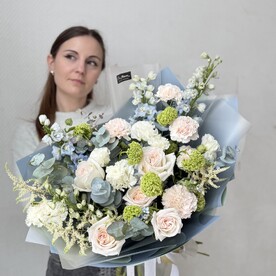 Букет с дельфиниумом и вибурномом