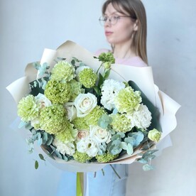 Роза вайт охара, Вибурнум, Лизиантус Эустома, Диантус, Эвкалипт, Писташ, Авторская упаковка