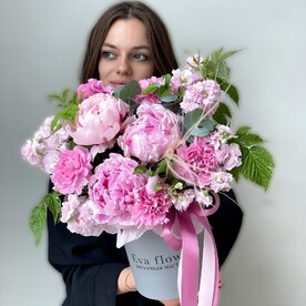 Пион аваланч, Гвоздика, Маттиола, Коробка, Оазис