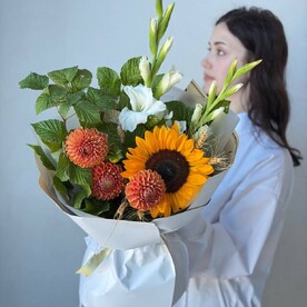 Подсолнух шт, Георгина шт, Гладиолус шт, Зелень шт, Авторская упаковка шт, шт