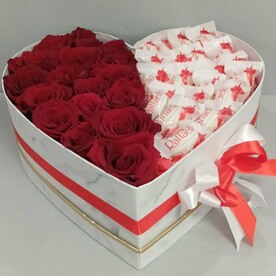 Цветы в коробке сердце