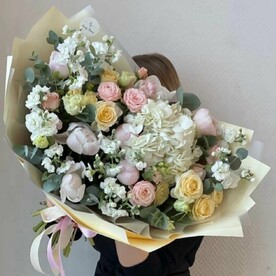 Пышный букет с пионами💛