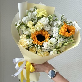 Роза кустовая, Подсолнух, Лизиантус Эустома, Маттиола, Диантус, Упаковка
