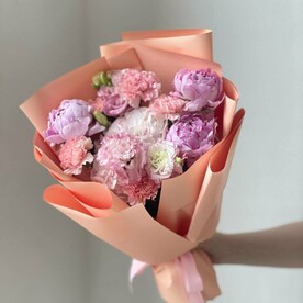 Стильный букет с пионами