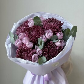 Букет черничный, лавандовых роз и хризантем