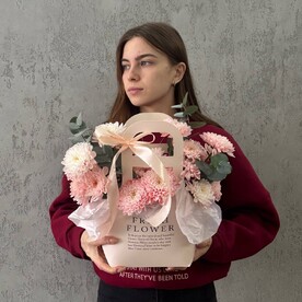 Сумочка с хризантемой и эвкалиптом