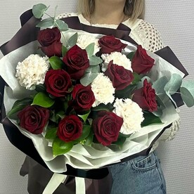 Роза эксплорер, Диантус, Рускус, Эвкалипт, Дизайнерская упаковка, Тишью