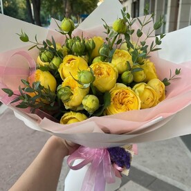 Пионовидная кустовая роза