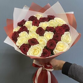 Букет из 31 красных роз