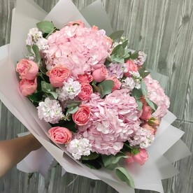 Маттиола, Роза пионовидная кустовая, Эвкалипт бэби блу, Гортензия, Авторская упаковка