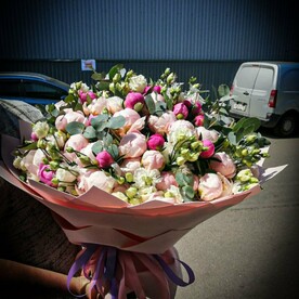 Букет из 100 пионов