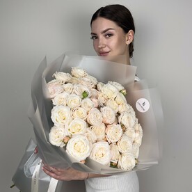 Нежный ВАУ букет из кремовой кустовой розы 15 веточек