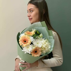 Роза мондиал, Гербера, Альстромерия, Хризантема кустовая, Дизайнерская упаковка