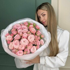 Моно букет из кустовых роз Мадам Бомбастик 663