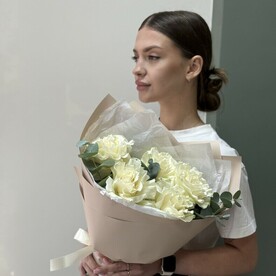 Авторский букет с французскими розами и эвкалиптом 541