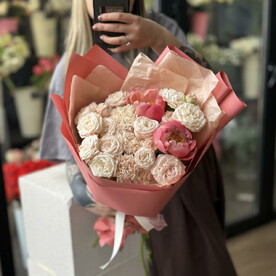 «В ритме сердца» букет с пионами и пионовидными кустовыми розами PEONY55
